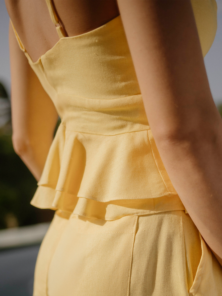 vestido para eventos con cinturón ajustable y estilo sofisticado