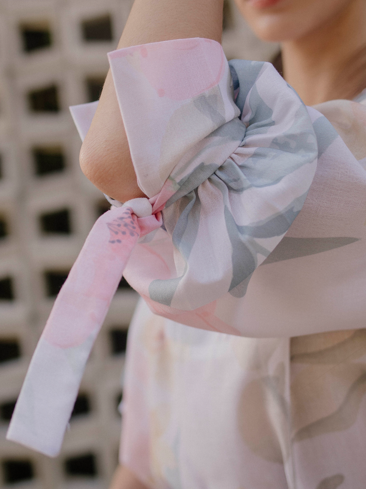 blusa elegante en lino poliéster con puños anchos para anudar