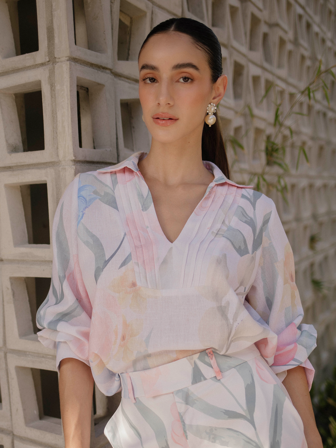 blusa para damas manga larga con escote en V y alforzas