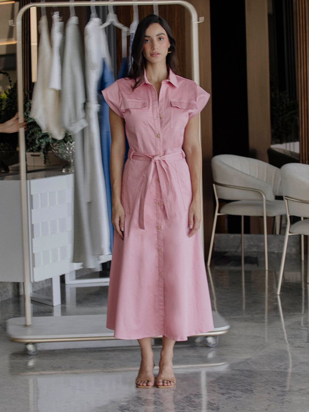 vestido largo para mujer con cuello camisero y botonadura frontal