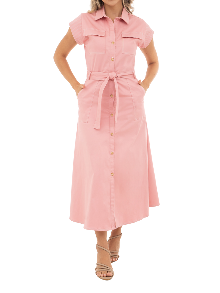 detalle de vestido para eventos con pespuntes decorativos y botones