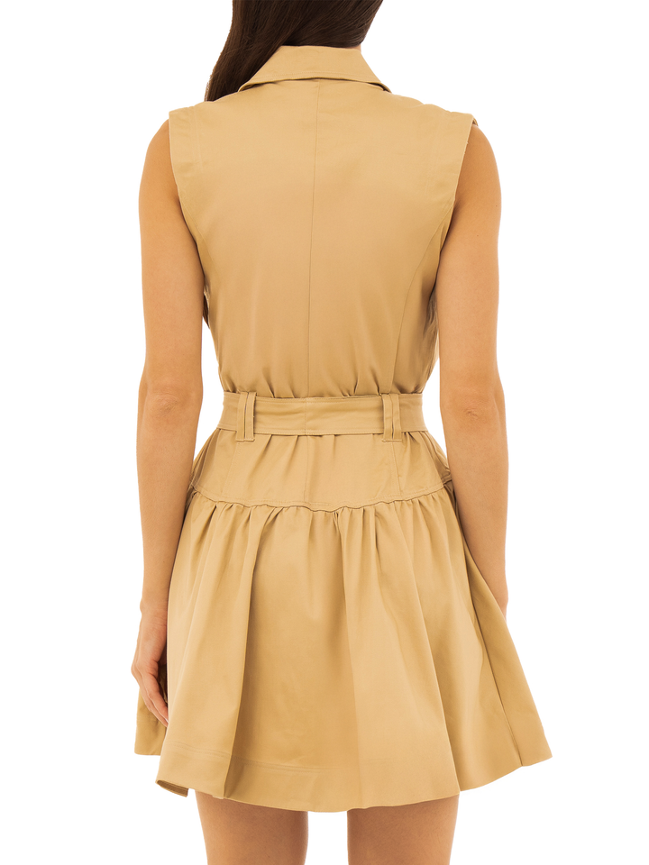 Vestido corto con cinturón en tela y falda de movimiento delicado